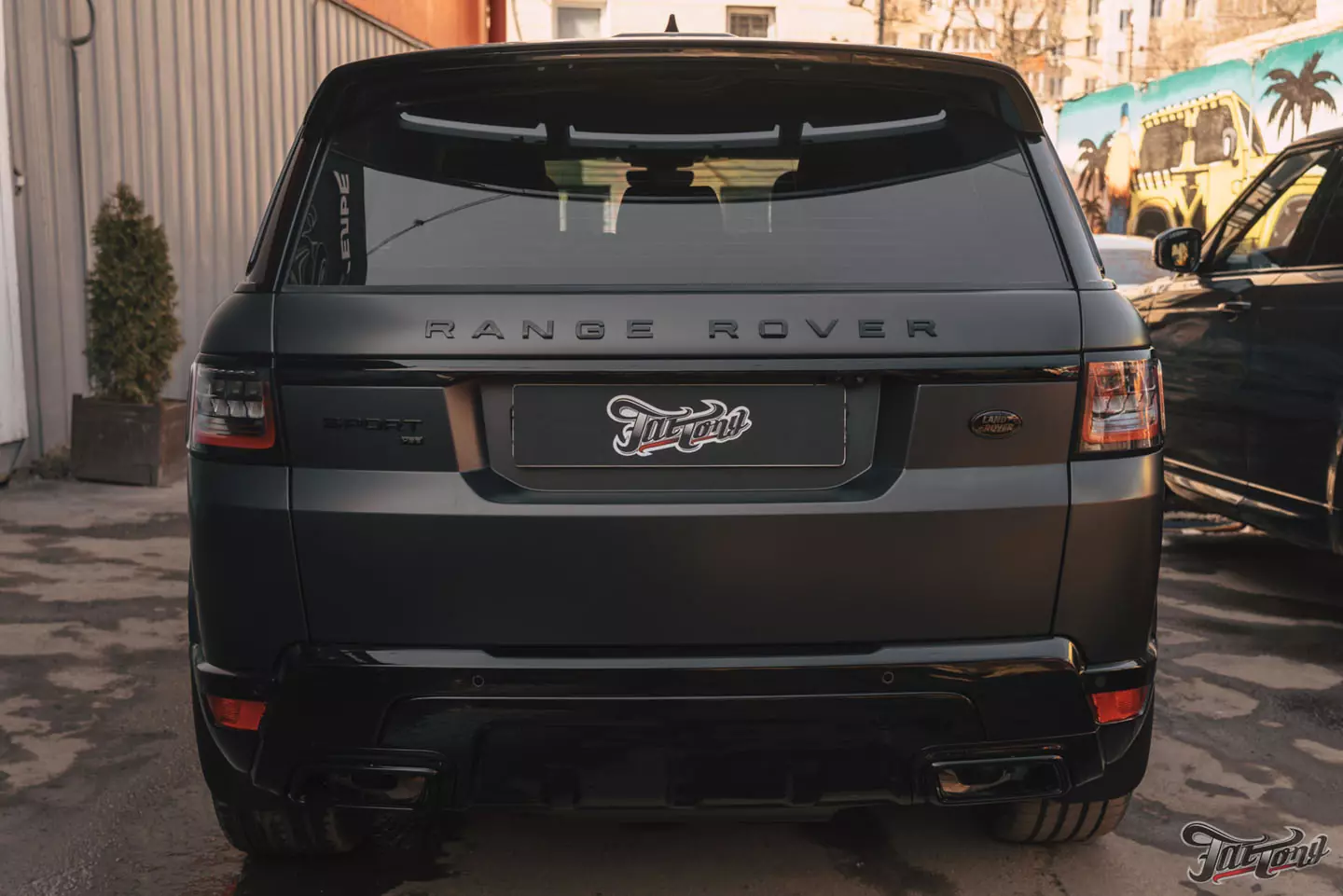 Новый образ Range Rover Sport: оклейка в матовый полиуретан, шумоизоляция дверей, выдвижные пороги. Сравним матовый и глянцевый автомобили!